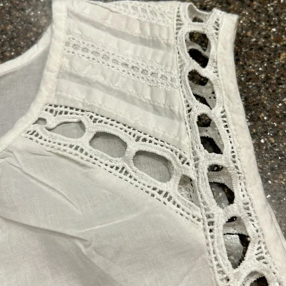 GAP Sleeveless Blouse - Picture 3 of 6